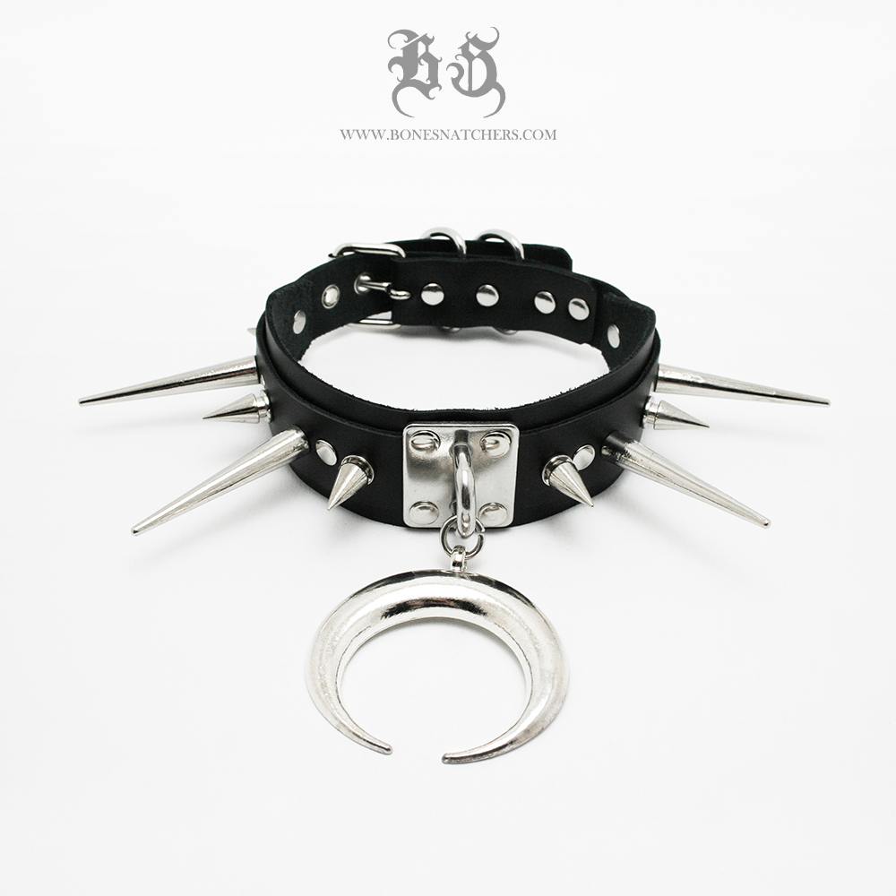 Crescent spike choker XXXVI